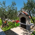 Olea Apartment *
